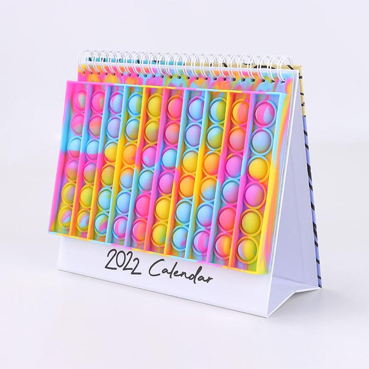 "Kalender med färgglada silikonbubblor för stresslindring och planering, perfekt för hem och kontor, i hållbart material."