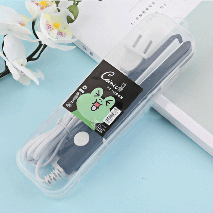 "Keramisk mini-plattång i elegant design, kompakt och bärbar, passar alla hårtyper för professionell hårstyling."
