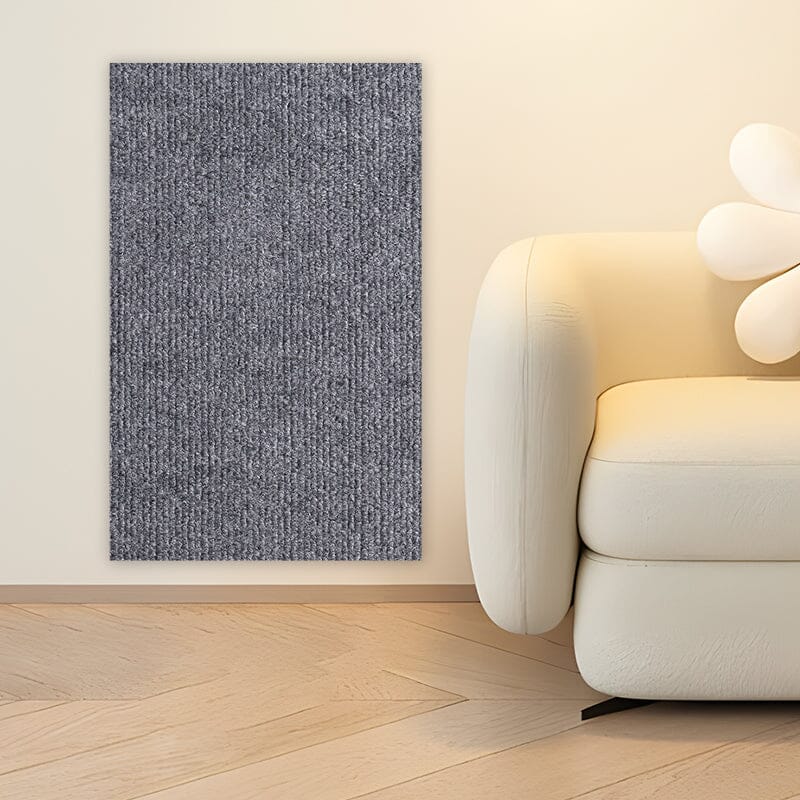 "Klösmatta för katter i polyester, finns i khaki, ljusgrå och mörkgrå. Hållbar lösning för skydd av möbler."