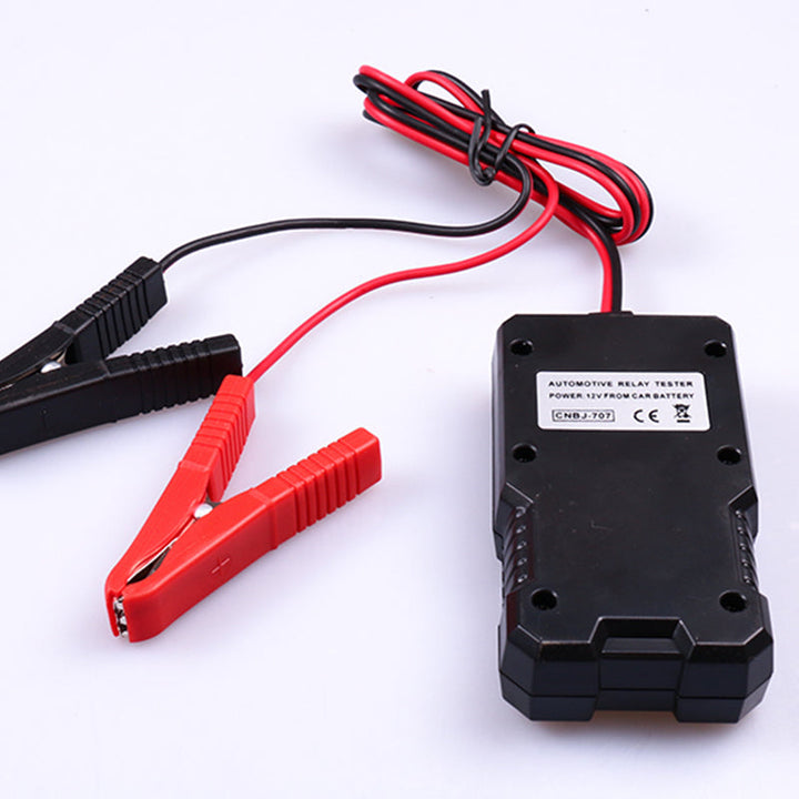 "Kompakt relätestare för fordon med LED-indikator, robust plast och metall, anpassad för 12V bilbatterier."