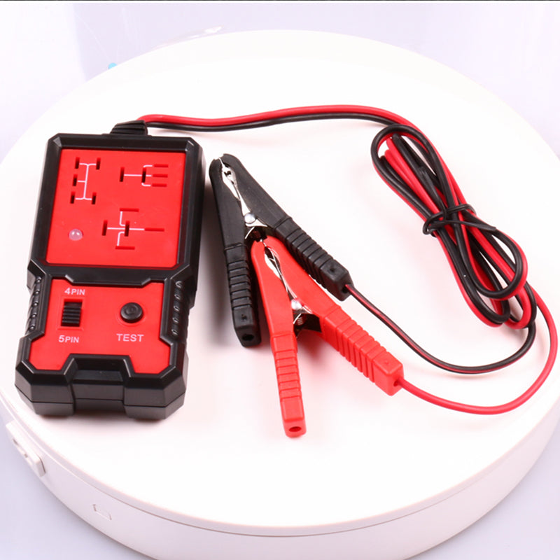 "Kompakt relätestare för fordon med LED-indikator, robust plast och metall, anpassad för 12V bilbatterier."