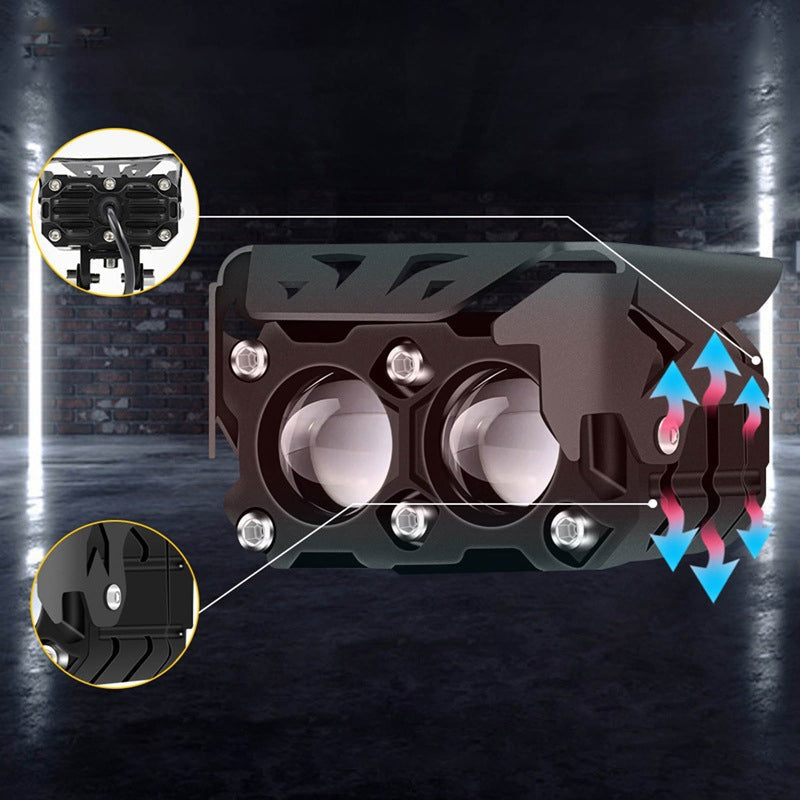 "Kraftiga motorcykel LED extraljus för väg och off-road, silverfärgad aluminium med justerbar montering, ger starkt ljus."