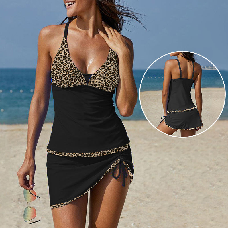 "Kvinnors sexig leopardmönstrad tankini i svart med v-ringad topp, justerbara remmar och push-up stöd."