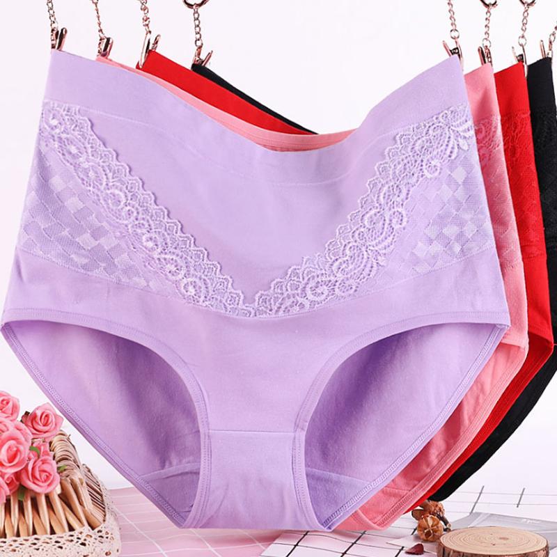 "Kvinnors slim-fit spetsunderkläder i elegant spets med brett midjeband, lyser rosa nyans, design för komfort och stil."