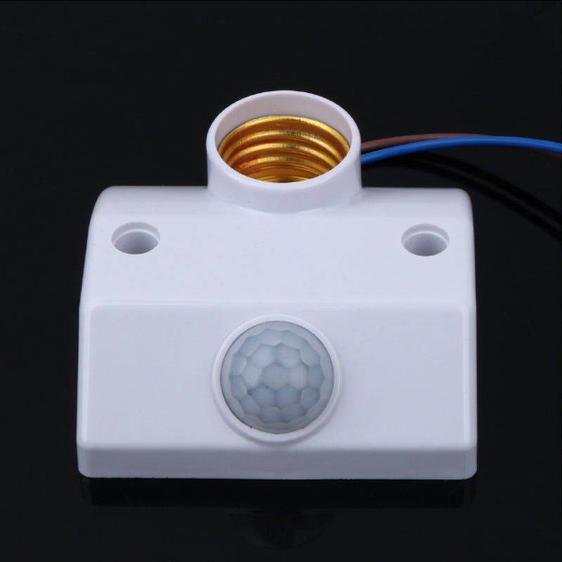 "Lamphållare med rörelsesensor för trappbelysning, vit med IP65 skydd, detektionsvinkel 180°, lämplig för E27-sockel."