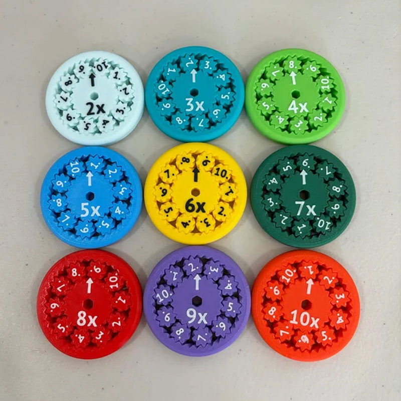 "Lärorik fidget-spinnare med färgglada detaljer för matematikträning, perfekt för barn och vuxna i interaktivt lärande."