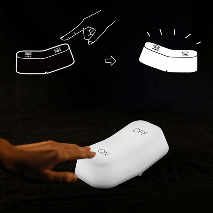 "LED-nattlampa med switch, kompakt design, ger skonsam belysning, perfekt för skrivbord eller nattduksbord."