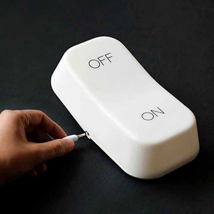 "LED-nattlampa med switch, kompakt design, ger skonsam belysning, perfekt för skrivbord eller nattduksbord."