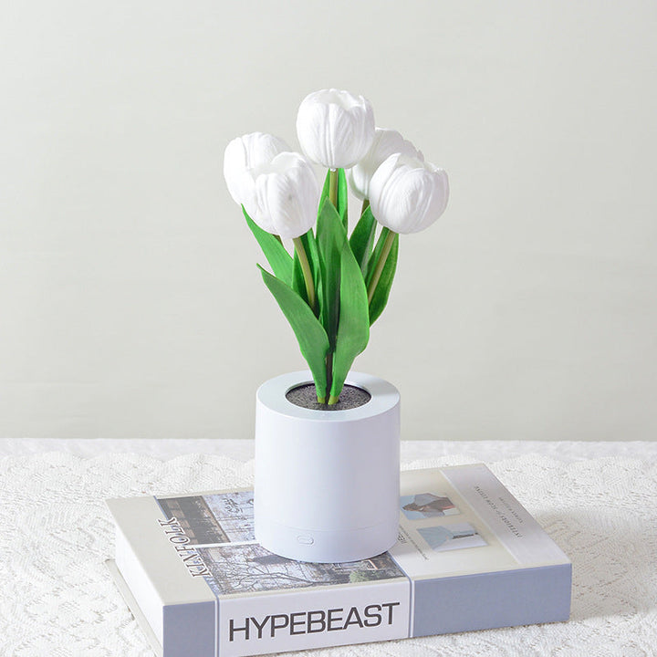 LED tulpan bordslampa i PU, uppladdningsbar. Eleganta vita, rosa och lila blommor med varmt ljus, höjd 30 cm.