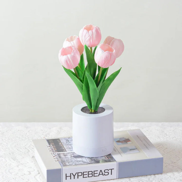 LED tulpan bordslampa i PU, uppladdningsbar. Eleganta vita, rosa och lila blommor med varmt ljus, höjd 30 cm.