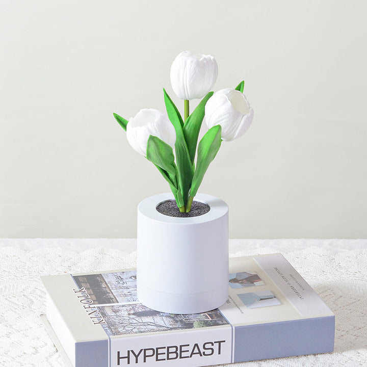 LED tulpan bordslampa i PU, uppladdningsbar. Eleganta vita, rosa och lila blommor med varmt ljus, höjd 30 cm.