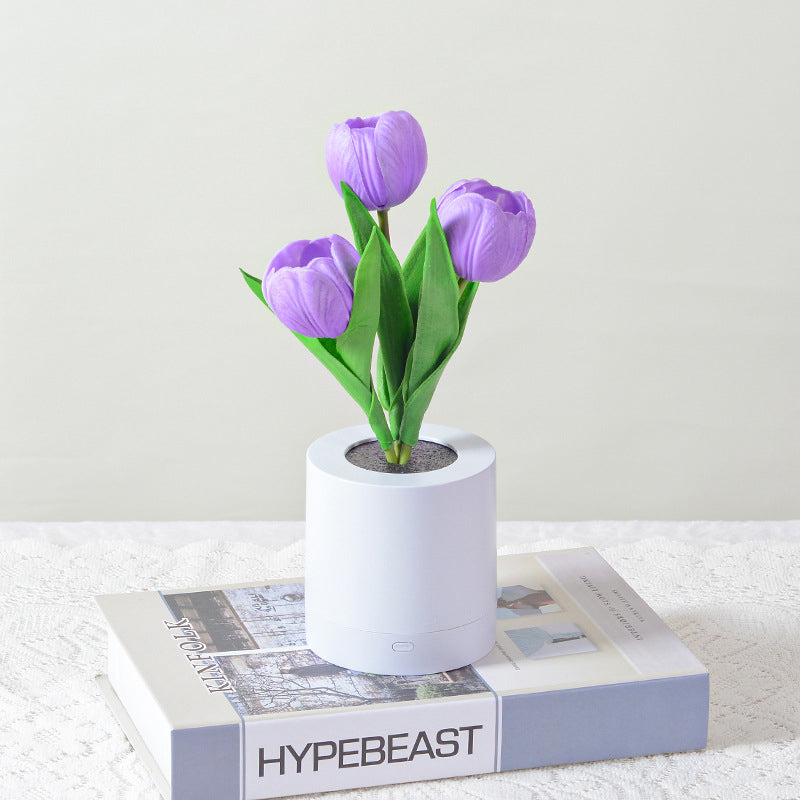 LED tulpan bordslampa i PU, uppladdningsbar. Eleganta vita, rosa och lila blommor med varmt ljus, höjd 30 cm.