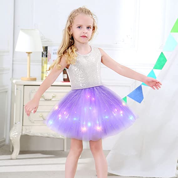 "LED upplyst tutu kjol för flickor, glittrar i mörkret med fantastiska ljuseffekter, perfekt för fester och maskerader."