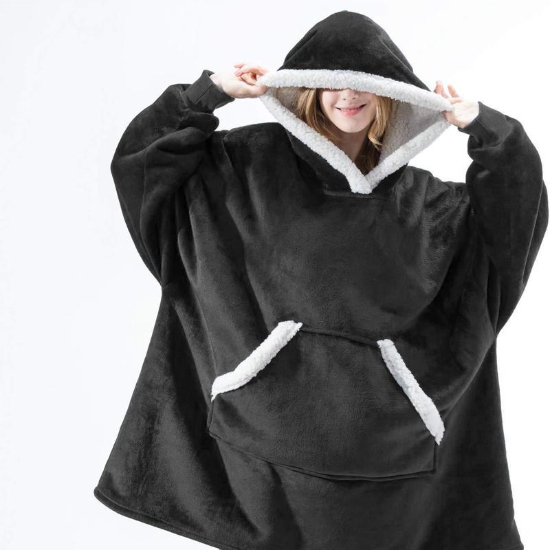 "Lös och mysig hoodie för dam och herr med stor ficka, rymlig huva och flera färgalternativ för maximal komfort."