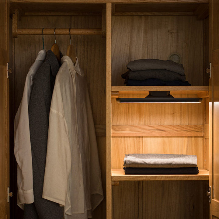 "Magnetisk läslampa med flexibel svanhals i aluminium, USB-laddning, justerbar vinkel och tre ljusstyrkenivåer."