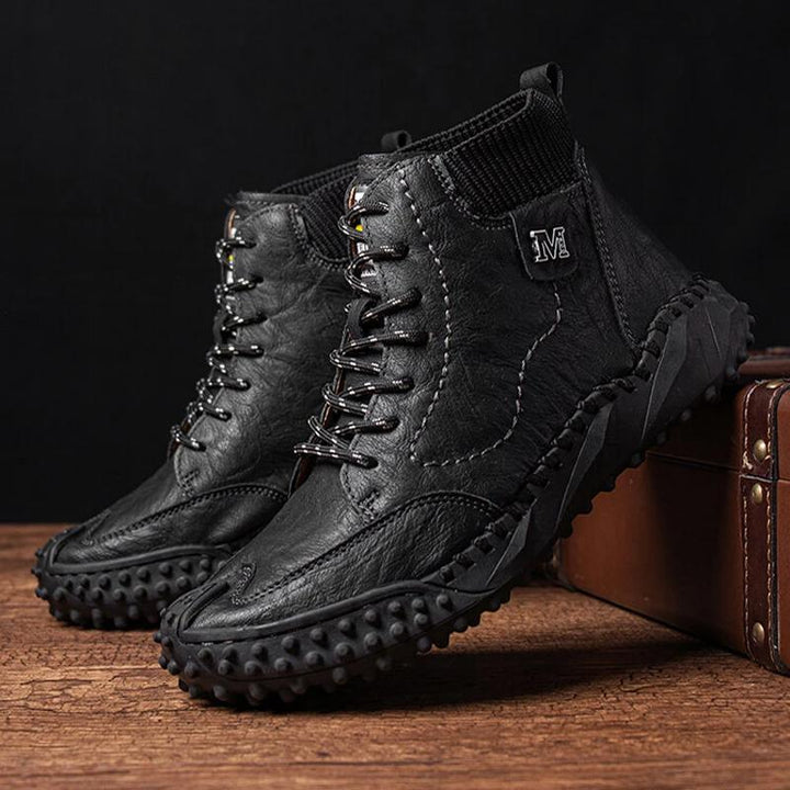 "Män retro PU-läder ankelstövlar, bruna med snörning och rund tå, halkfria gummisula. Eleganta för höst och vinter."