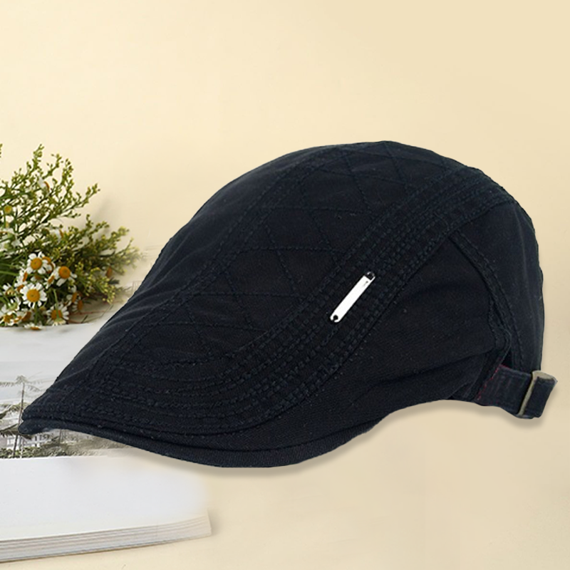 "Mäns casual keps med broderi, kort brätte och strukturerad design i svart bomull, stilfull och justerbar för perfekt passfor