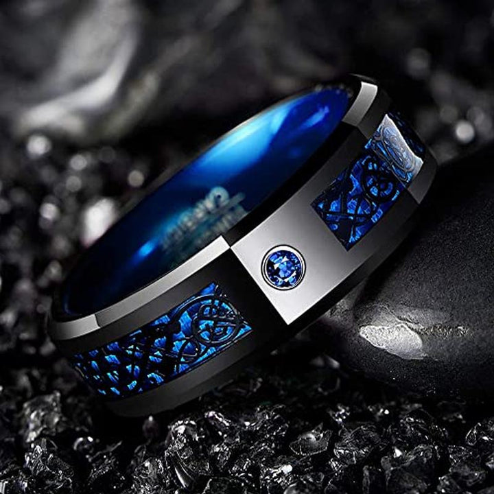 "Mäns färgglada tungstencarbide drakring, elegant design, i grön nyans. Högkvalitativt smycke för stilmedvetna män."