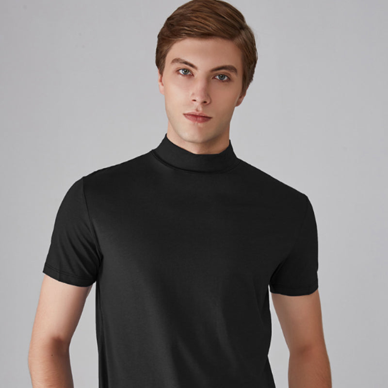 "Mäns modal T-shirt med halv polokrage, enfärgad design och bekväm passform, perfekt för alla tillfällen."