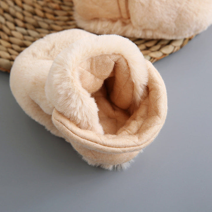 "Mjuka unisex bebis mjuksulor i beige, brun och rosa med elastisk design och halkfri sula, perfekt för små äventyrare."