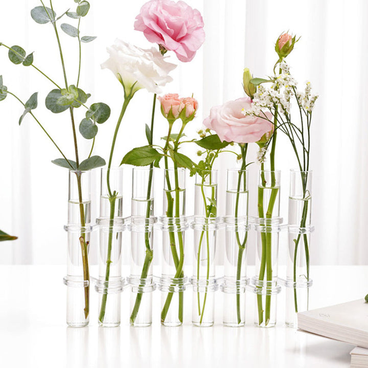 "Modern hängd blomvas av glas, flexibel och kreativ dekoration för hem och kontor, elegant och stilren design."