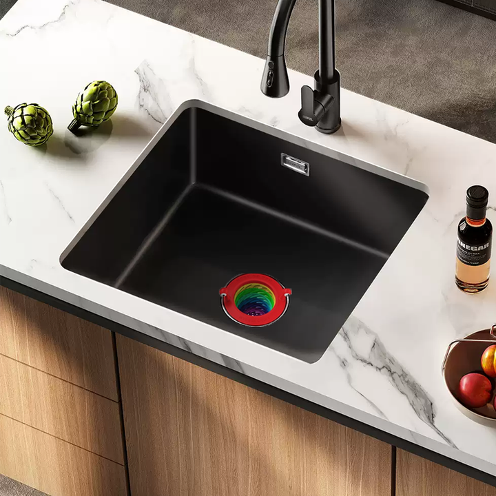 "Monsterdisksil i köket, PP-material, färgglad design, kompakt, passar standarddiskbänkar, rolig och funktionell."