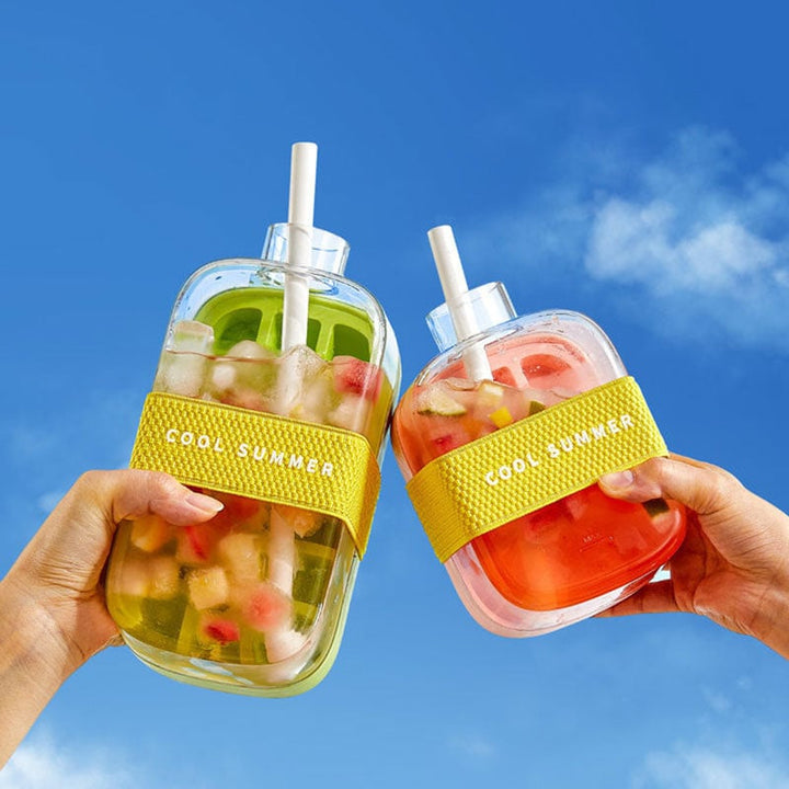 "Multifunktionell isflaska med sugrör, hållbar design, läcksäker, i rosa, grön och vit, kapacitet 500 och 800 ml."