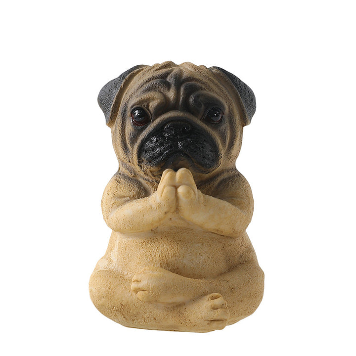"Mysig bulldog yoga staty prydnad i harts, i meditativ pose, idealisk för inomhusdekor med humor och stil."