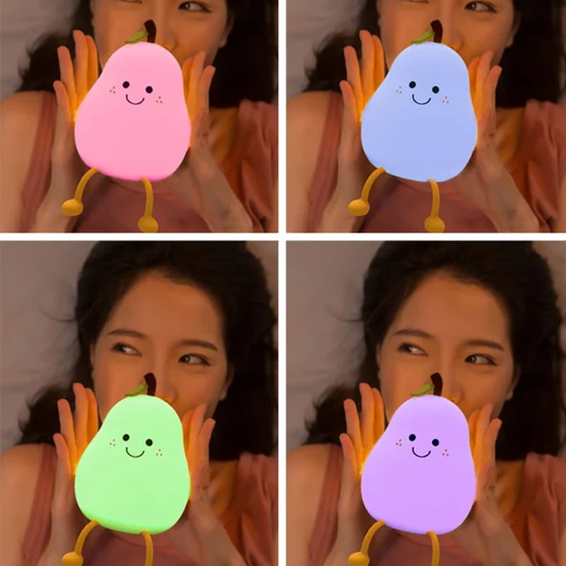 "Päronformad barnsäker nattlampa med justerbart ljus, gul och lekfull design, perfekt för barns rum."