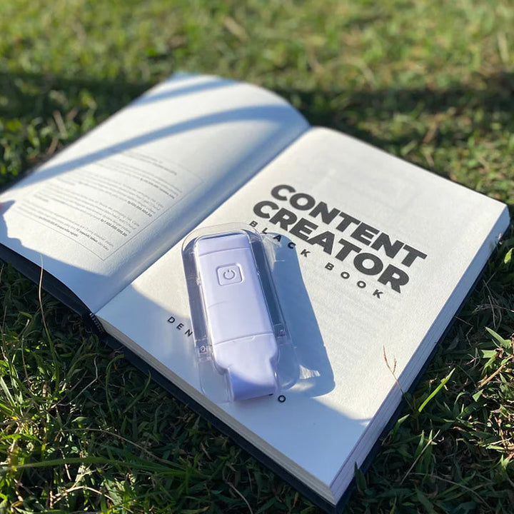 "Portabel justerbar uppladdningsbar LED-boklampa i rosa, svart, grön, blå eller vit med flexibel hållare och USB-laddning."