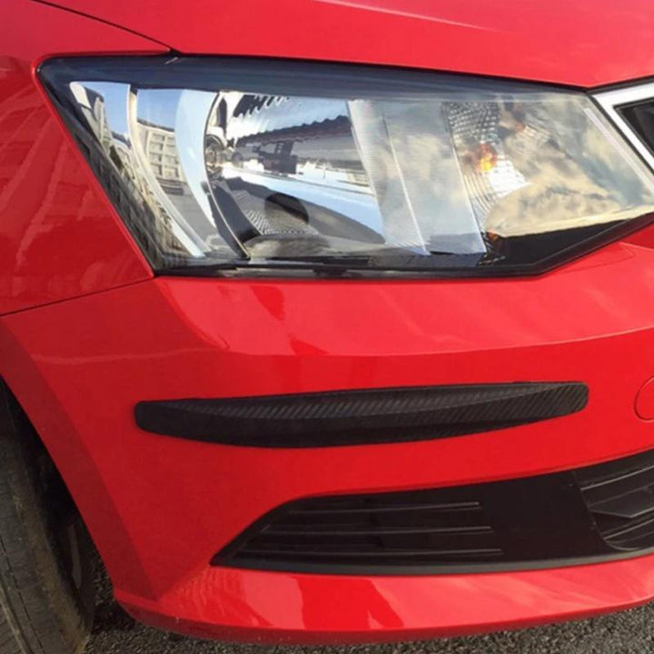 "Represistenta stötfångarskydd i PVC för bilar, stilrena färger grå, röd, svart, vit. Elegant design, universell passform."