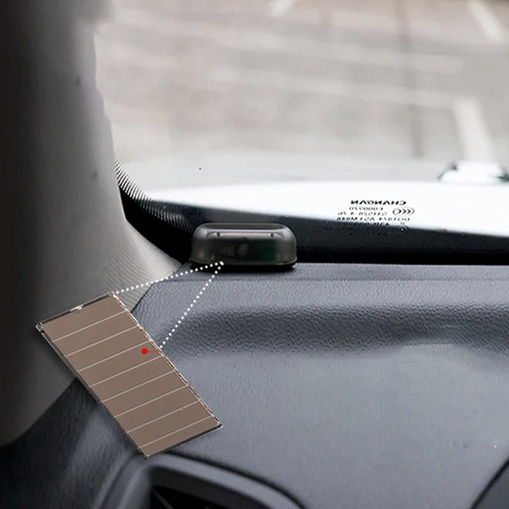 "Röd och blå soldriven LED stöldskyddslampa för bil, kompakt design, lätt att installera och mängder med ljusstyrka."