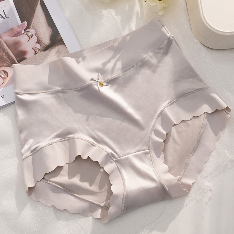 Silkeslena medelhöga satinunderkläder för kvinnor, elegant design i sidenmaterial med icke-rullande kanter.