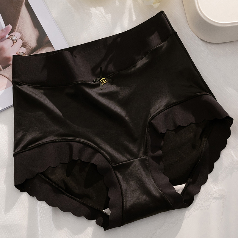 Silkeslena medelhöga satinunderkläder för kvinnor, elegant design i sidenmaterial med icke-rullande kanter.