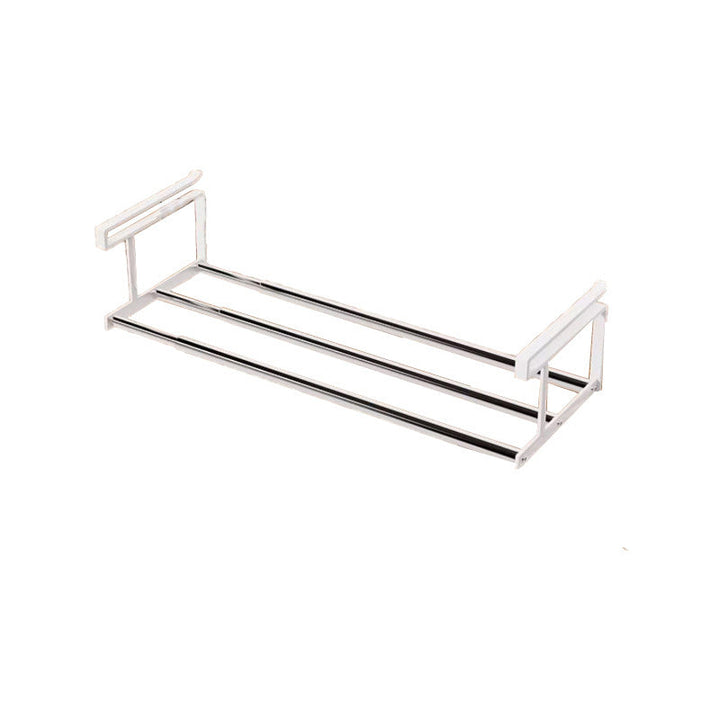 "Skoskåp i metall, svart och vit, med skiktad design för optimal hushållsorganisation och elegant förvaring."