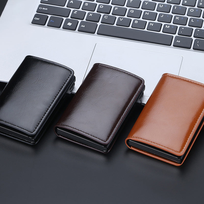 "Slimmad RFID-plånbok i aluminium för män, svart, minimalistisk design med kortplatser och ID-fönster, säker och stilren."