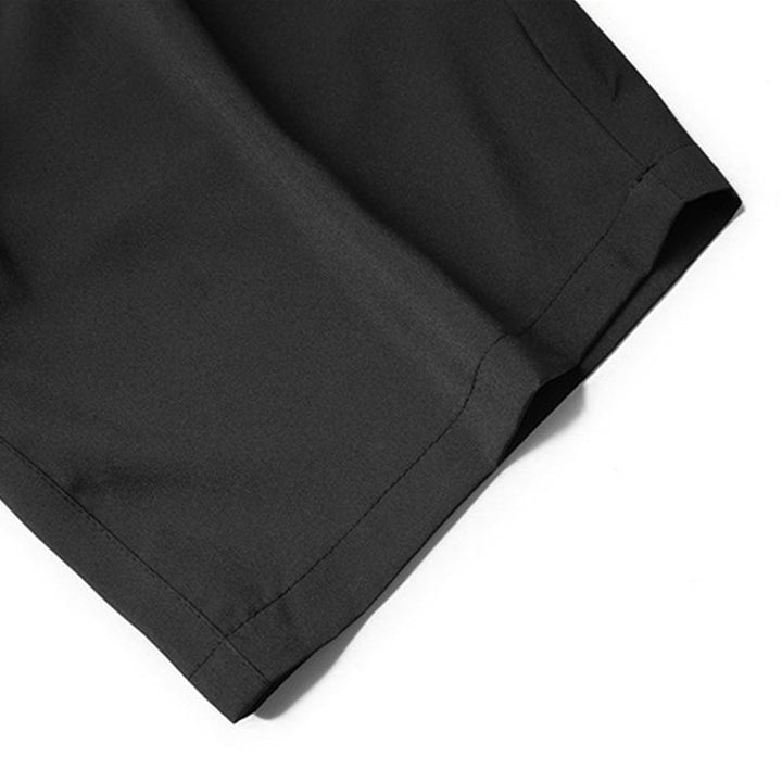 "Snabbtorkande herrshorts för stranden med sportlinjeformad design, fantastisk elasticitet och ventilerande material."