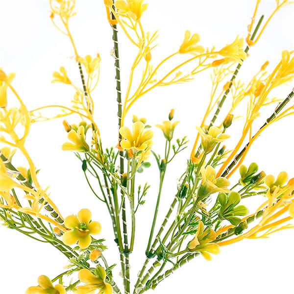 "Solar-drivet utomhusljus med gyllene blommönster som lyser upp trädgården, hållbar IP65 vattentät design, 65 cm högt."