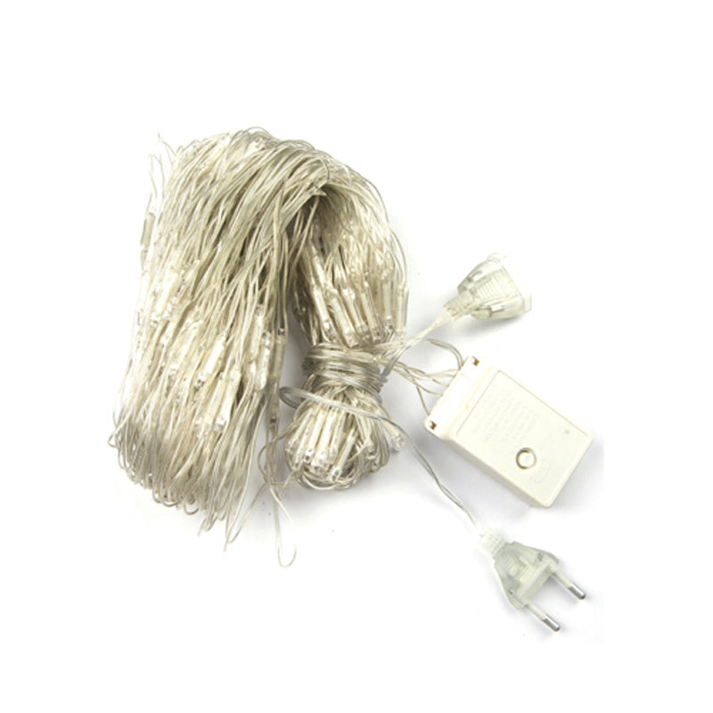 "Solcellsdriven fisknätsljusslinga i trädgård, varm belysning för magisk atmosfär, väderbeständigt utomhusbelysning."