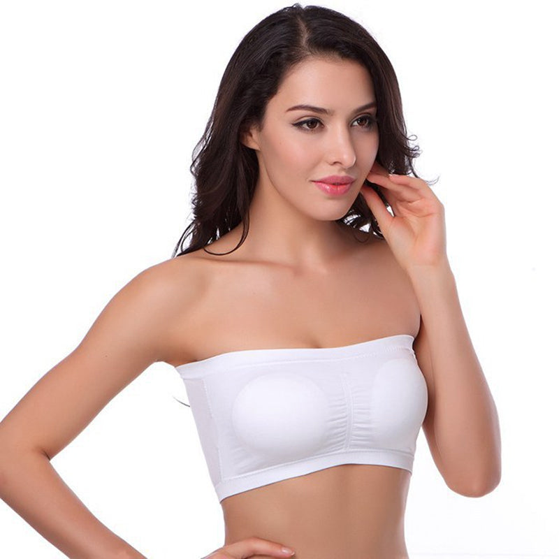 "Sömlös bandeau BH för damer, beige nylon och bomullsblandning, avtagbart skumfoder, breda sidovingar för komfort och stöd."