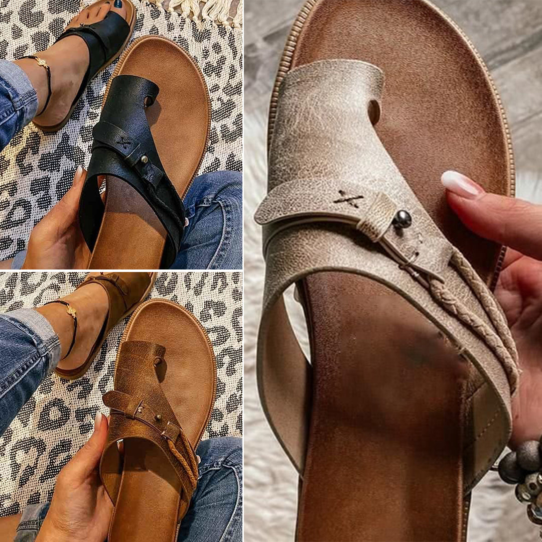 "Sommar damtofflor i PU med öppen tå och elegant design, perfekt för strand och promenader. Färger: grå, svart, brun."