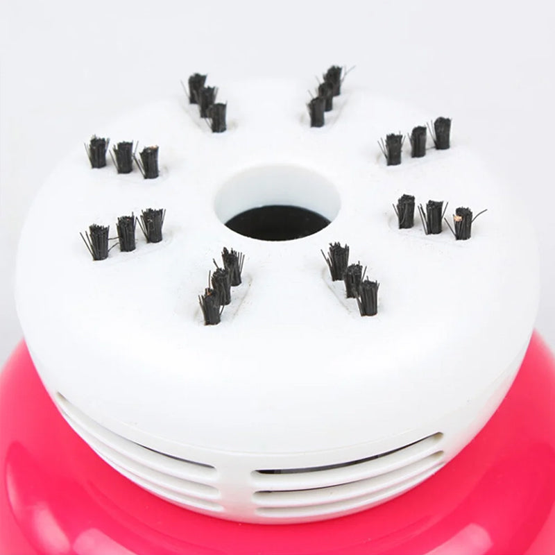 "Söt och effektiv mini dammsugare för små utrymmen, kompakt design i färgglada nyanser för smidig rengöring."