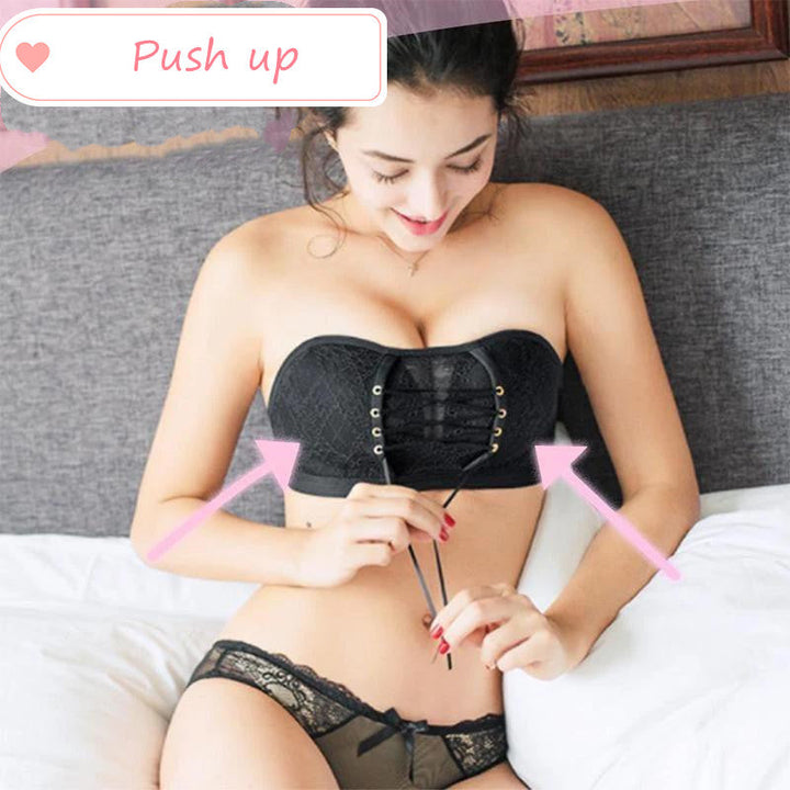 Spets bandeau BH med push-up, snörning och halkfri design för komfort och stil under axellösa klänningar.