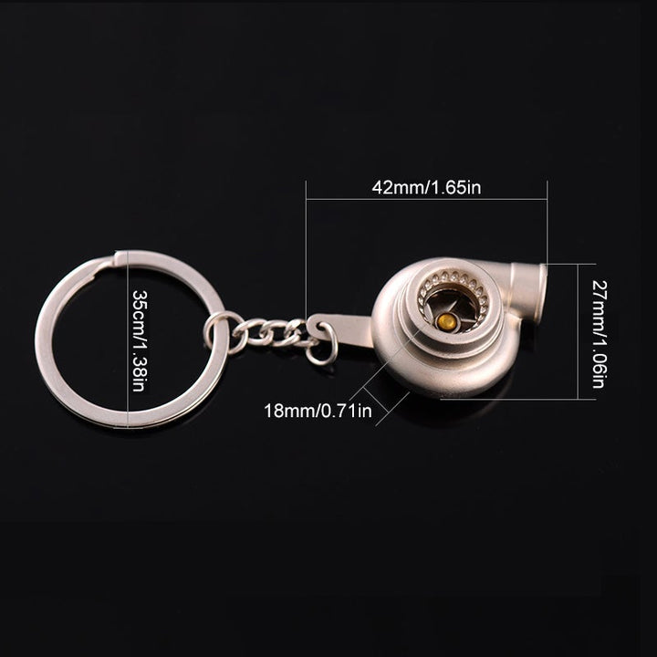 "Sportig mini turboladdare nyckelring i matt krommetall, elegant bilentusiast-tillbehör med unik design."