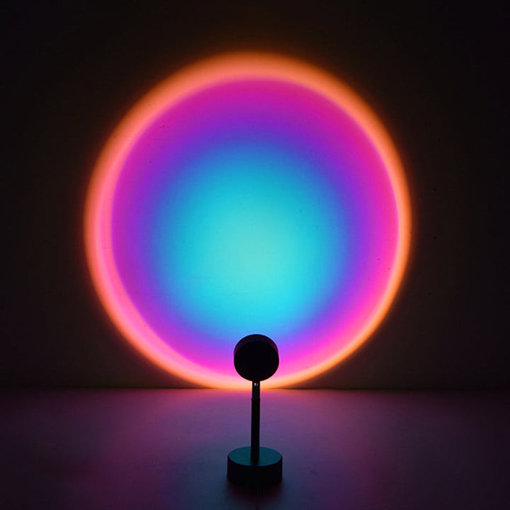 "Stämningsfull solnedgångsprojektionslampa med varmt glödande sken, perfekt för väggmontering i moderna hem."