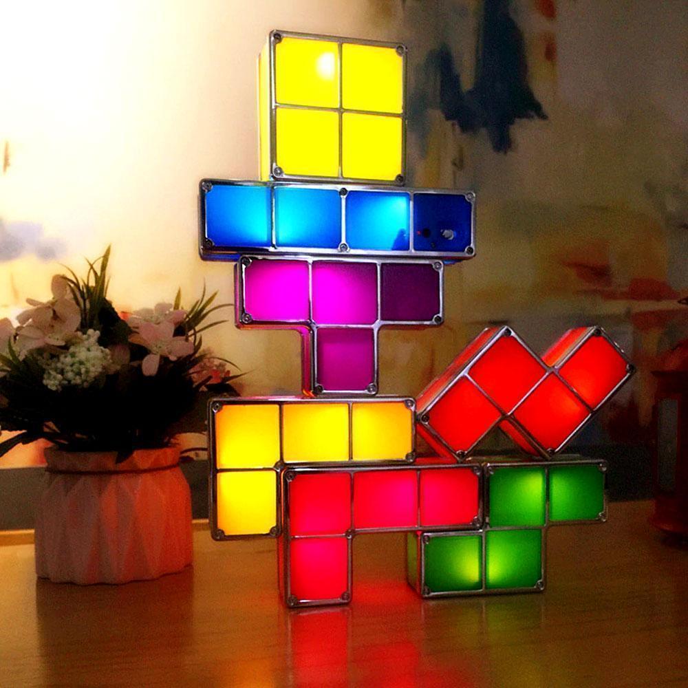 "Stapelbar LED nattlampa i 7 färger, Tetris-liknande design. Färgglada block för lekfull inredning på bord och hylla."
