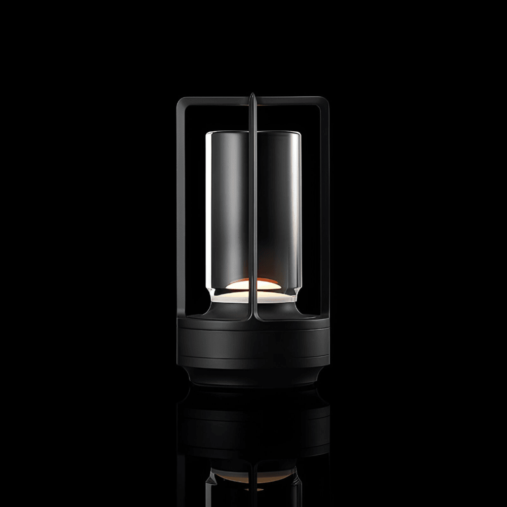 Stilren, vattentät bordslampa. Portabel, elegant design för inom- & utomhusbruk.