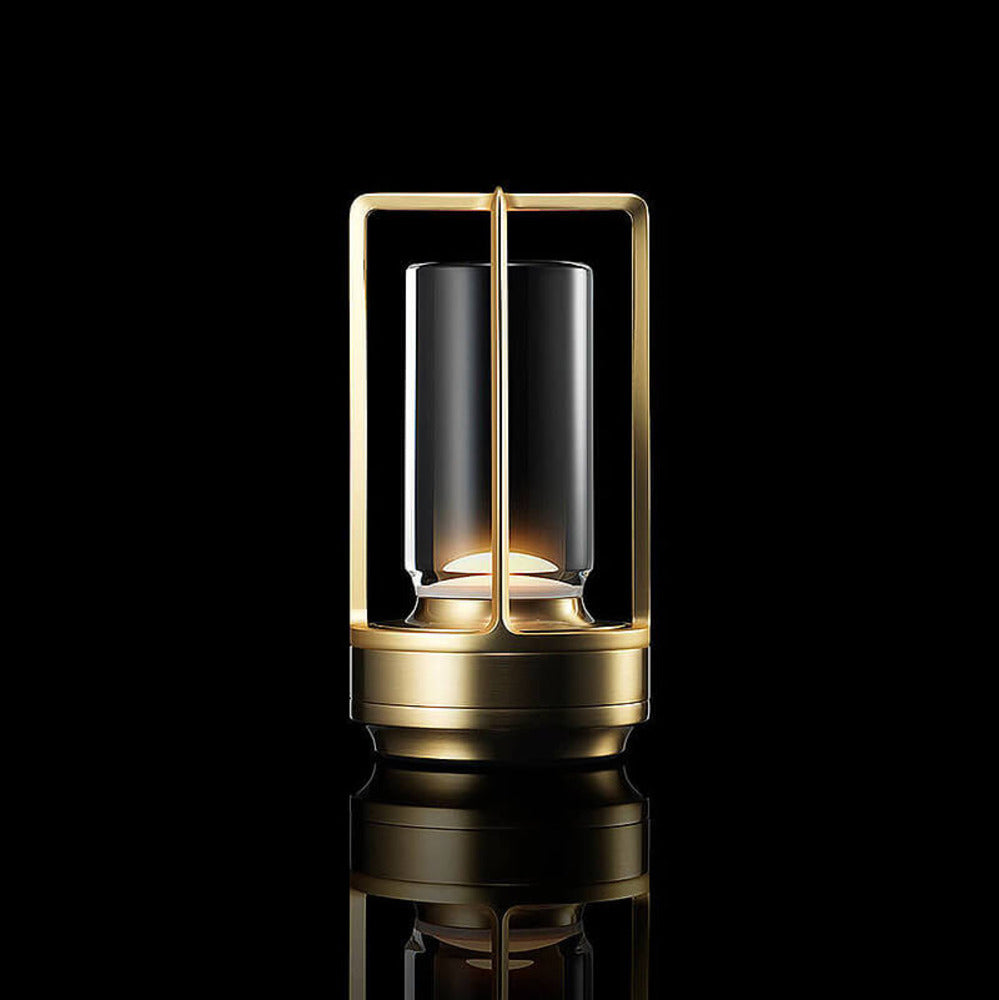 Stilren, vattentät bordslampa. Portabel, elegant design för inom- & utomhusbruk.