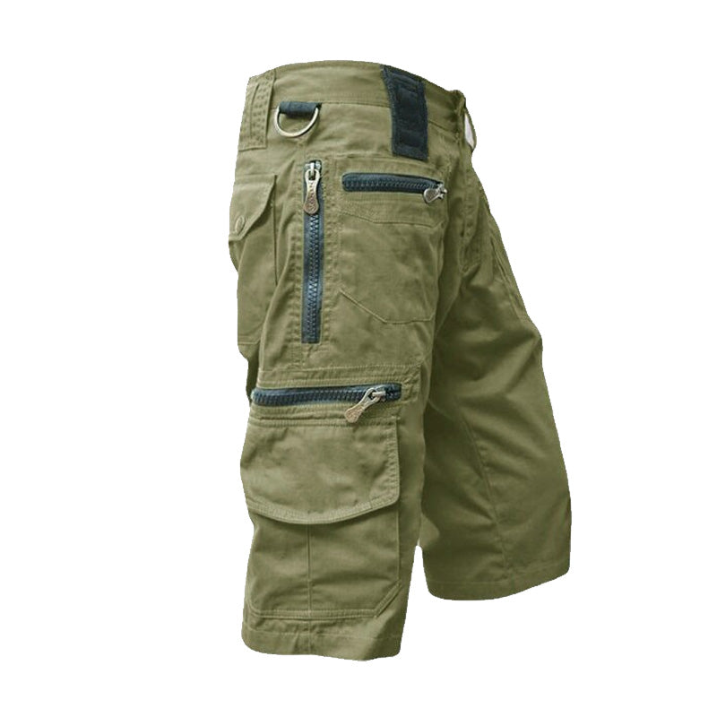 "Stilrena mörkgrå herr capri cargo shorts med många fickor, elastisk midja och modern design för utomhusaktiviteter."