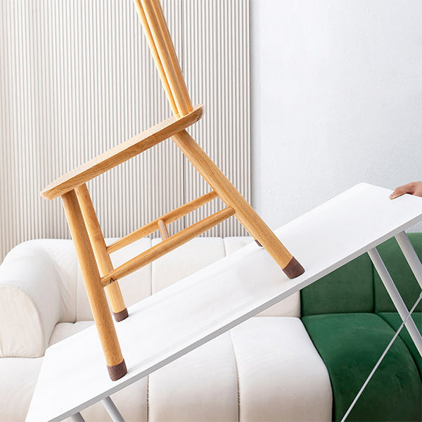 "Stolsfotpads med halkskydd och ljuddämpning, beige och svarta varianter, perfekt för hemmöbler, enkel installation."